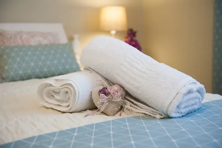 Fresh towels on the bed